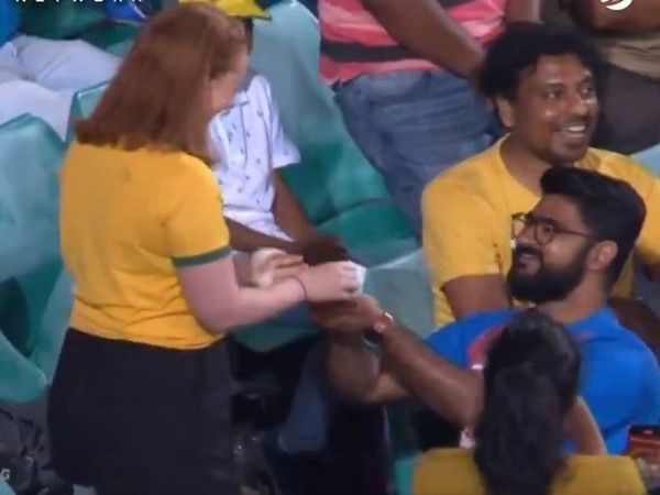 Marriage Proposal During Second ODI At Sydney Cricket Ground Wins Hearts 