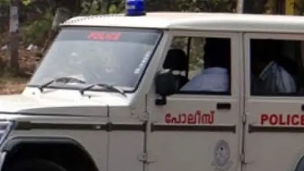 മുഖത്തിലും കഴുത്തിലും മുറിവ്, ആലപ്പുഴയില്‍ അഞ്ച് വയസുകാരന് മര്‍ദനം; അമ്മയ്ക്കും അമ്മൂമ്മയ്ക്കും എതിരെ കേസ്