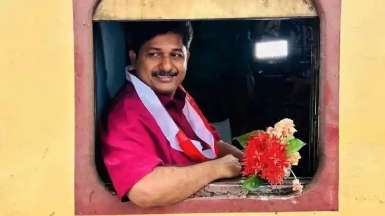അഖില ഭാരത ഹിന്ദു മഹാസഭയുടെ പിന്തുണ സ്വരാജിന്; 
