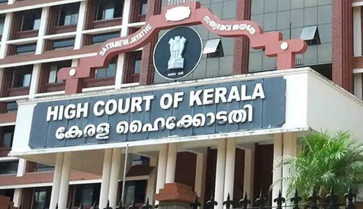 സിദ്ധാര്‍ഥന്റെ കുടുംബത്തിനുള്ള 7 ലക്ഷം ഉടന്‍ കെട്ടിവെക്കണം, സര്‍ക്കാരിനോട് കടുപ്പിച്ച്‌ ഹൈക്കോടതി