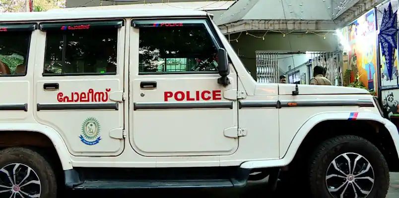 പി വി അൻവറിന് രഹസ്യം ചോര്‍ത്തിയെന്ന ആരോപണം; സസ്പെൻഡ് ചെയ്ത പൊലീസുകാരെ തിരിച്ചെടുത്തു
