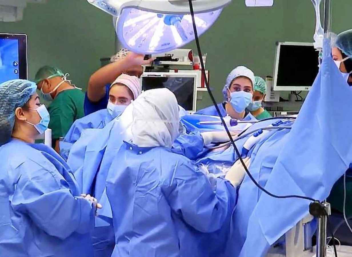 വിദൂര റോബോട്ടിക് ശസ്ത്രക്രിയ വിജയകരമായി പൂർത്തിയാക്കി ചരിത്രം സൃഷ്ടിച്ച് കുവൈത്തി മെഡിക്കൽ സംഘം