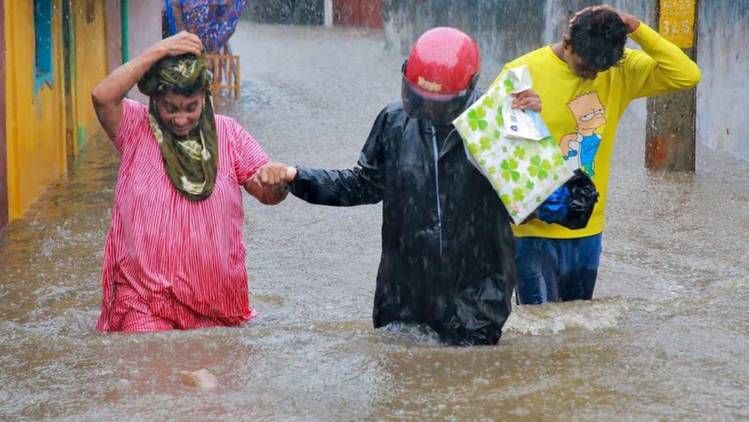 പുതുച്ചേരിയില്‍ കനത്ത മഴയും വെള്ളപ്പൊക്കവും; രക്ഷാപ്രവര്‍ത്തനത്തിന് സൈന്യമിറങ്ങി, 24 മണിക്കൂറിനിടെ റെക്കോഡ് മഴ