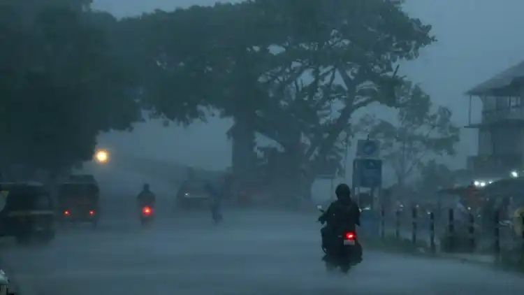 സംസ്ഥാനത്ത് വീണ്ടും മഴ വരുന്നു, ചക്രവാതച്ചുഴി; ബുധനാഴ്ച മൂന്ന് ജില്ലകളില്‍ യെല്ലോ അലര്‍ട്ട്