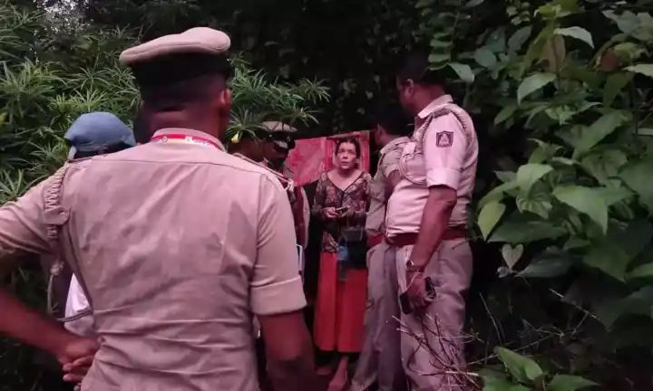 ഗുഹയില്‍ തങ്ങിയത് രണ്ടാഴ്ച; എട്ട് വര്‍ഷത്തോളം അനധികൃതമായി ഇന്ത്യയില്‍ തുടര്‍ന്ന റഷ്യൻ വനിതയെയും കുട്ടികളെയും കണ്ടെത്തിയത് ഗോകര്‍ണ വനത്തില്‍