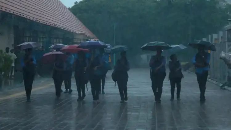 സംസ്ഥാനത്ത് ബുധനാഴ്ച വരെ ശക്തമായ മഴയ്ക്ക് സാധ്യത; വിവിധ ജില്ലകളില്‍ യെല്ലോ അലര്‍ട്ട്