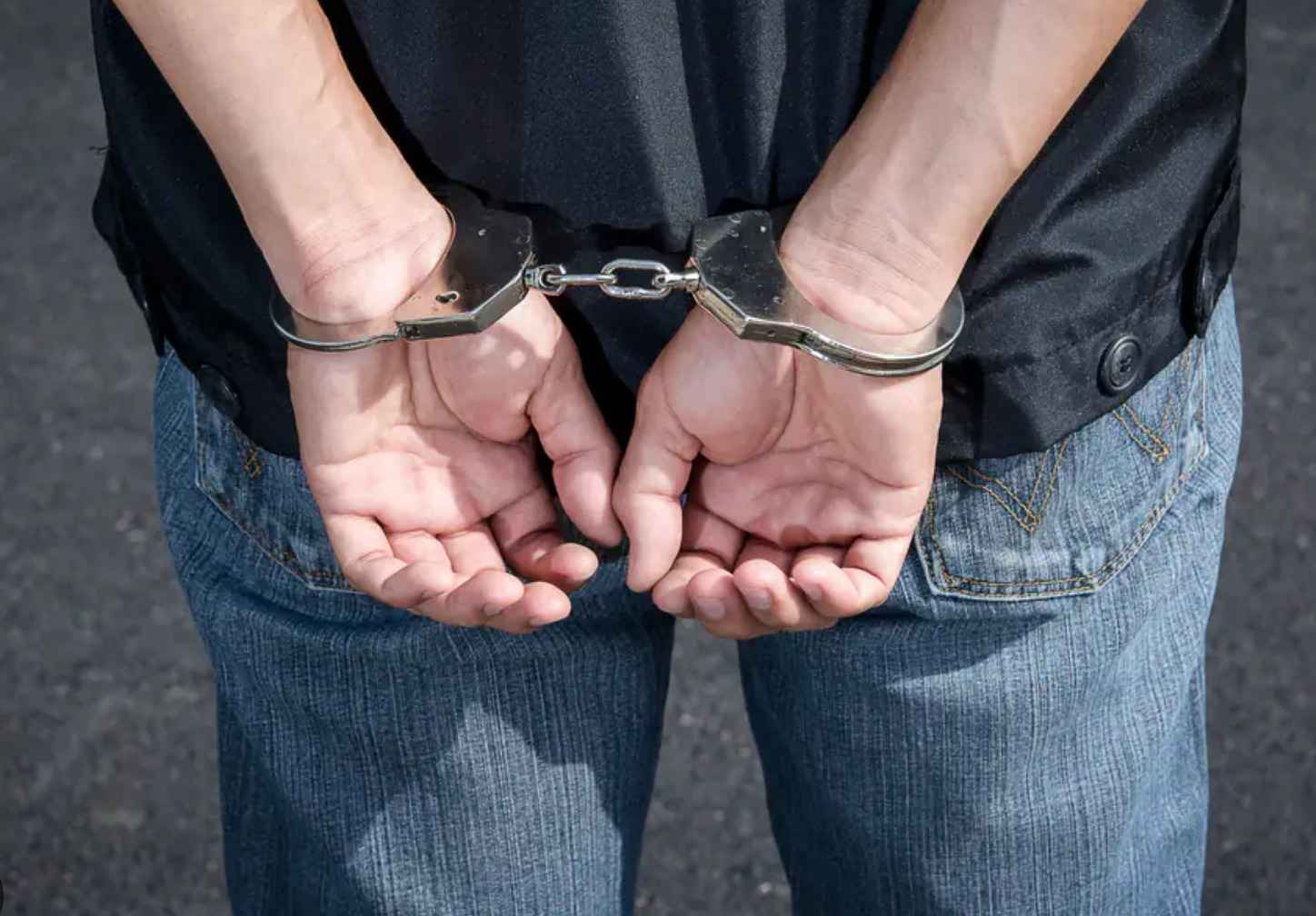 സാൽമിയയിൽ മദ്യലഹരിയോടെ അശ്രദ്ധമായി വാഹനമോടിച്ച കുവൈറ്റി പൗരനെ അറസ്റ്റ്; ലഹരിവസ്തുക്കൾ പിടിച്ചെടുത്തു