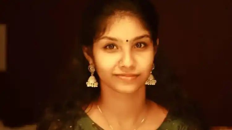 യുവതി കിടപ്പുമുറിയില്‍ തൂങ്ങിമരിച്ച നിലയില്‍; വിവാഹം കഴിഞ്ഞത് ഒരു വര്‍ഷം മുന്‍പ്