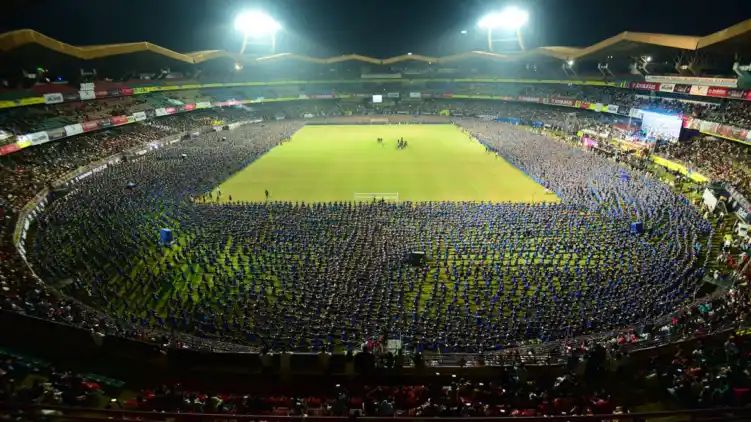 കലൂരിലെ വിവാദ നൃത്ത പരിപാടി; ജിസിഡിഎ ഉദ്യോഗസ്ഥയ്ക്ക് സസ്‌പെന്‍ഷന്‍