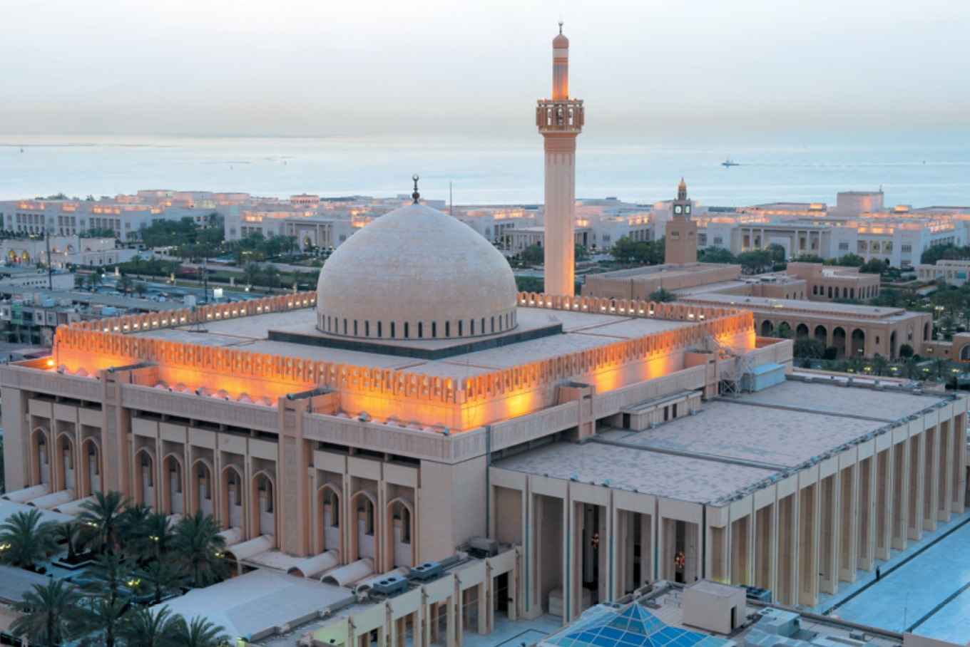 പള്ളി ജീവനക്കാർക്ക് മുന്നറിയിപ്പുമായി ഇസ്ലാമിക കാര്യ മന്ത്രാലയം: ഔദ്യോഗിക വസ്ത്രധാരണവും സമയവും പാലിക്കണം