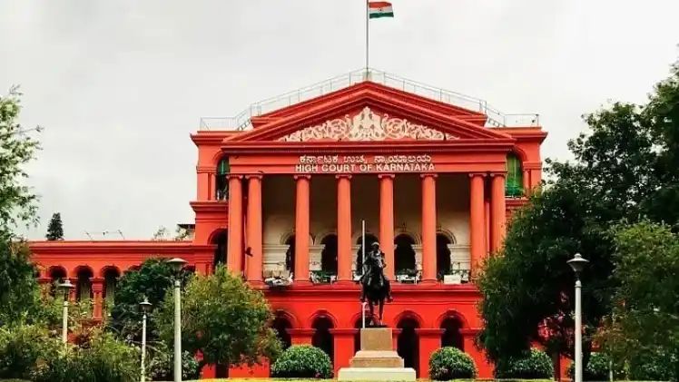 അശ്ലീല സന്ദേശങ്ങള്‍ അയയ്ക്കുന്നത് 