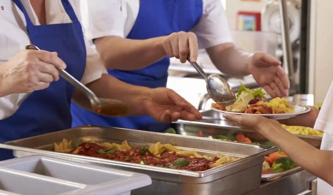 സ്കൂൾ കാന്റീനുകളുടെ ചുമതല സഹകരണ സംഘങ്ങൾക്ക് കൈമാറാൻ ശുപാർശ; പുതിയ പരിഷ്കാരം 2026 മുതൽ