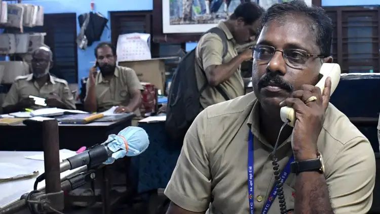 കെഎസ്‌ആര്‍ടിസിയില്‍ ഇനി മൊബൈല്‍ ബെല്ലടിക്കും, ലാൻഡ് ഫോണിനോട് വിട പറഞ്ഞ് കോര്‍പ്പറേഷൻ