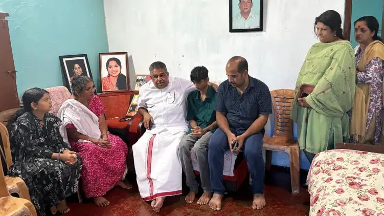 വിമാന ദുരന്തം: സര്‍ക്കാര്‍ രഞ്ജിതയുടെ കുടുംബത്തിനൊപ്പമെന്ന് സജി ചെറിയാന്‍, മൃതദേഹം നാട്ടിലെത്തിക്കുന്നത് വേഗത്തിലാക്കും