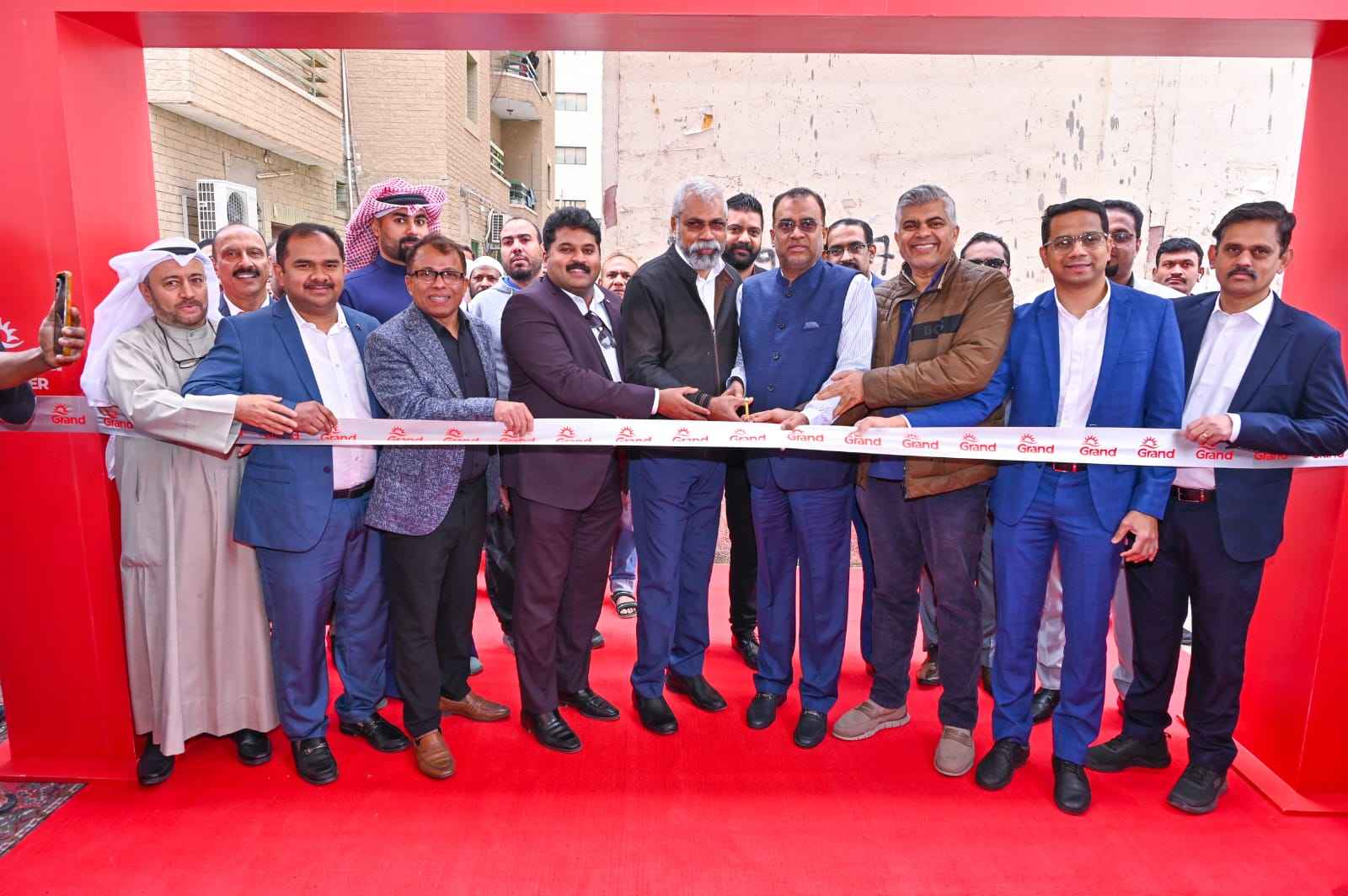 ഗ്രാൻഡ് ഹൈപ്പർ കുവൈത്ത് റിഗ്ഗൈ (2)യും ജലീബ് (2)യും ഉൾപ്പെടെ രണ്ട് പുതിയ സ്റ്റോറുകൾ ഉദ്ഘാടനം ചെയ്തു