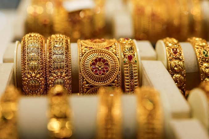 ലക്ഷത്തിലേയ്ക്കുള്ള കുതിപ്പിൽ സ്വര്‍ണവില; പവന് 82,000 കടന്നു