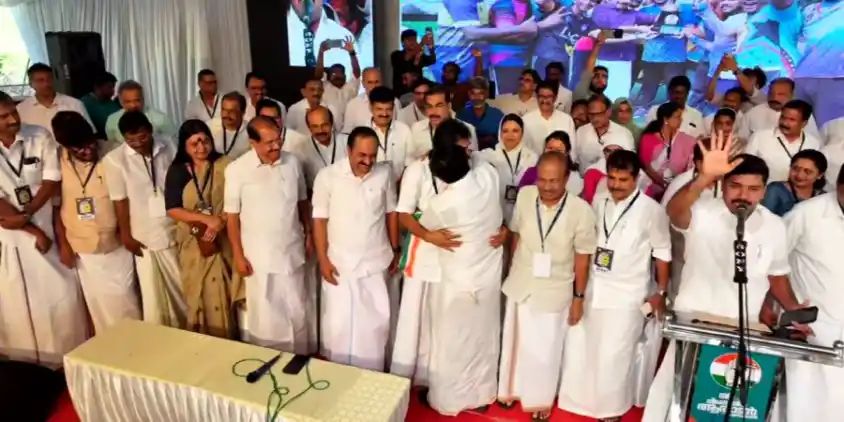 നിലമ്ബൂര്‍ ഉപതെരഞ്ഞെടുപ്പ്: യുഡിഎഫ് കണ്‍വൻഷനില്‍ പാണക്കാട് കുടുംബത്തില്‍ നിന്ന് ആരും പങ്കെടുത്തില്ല