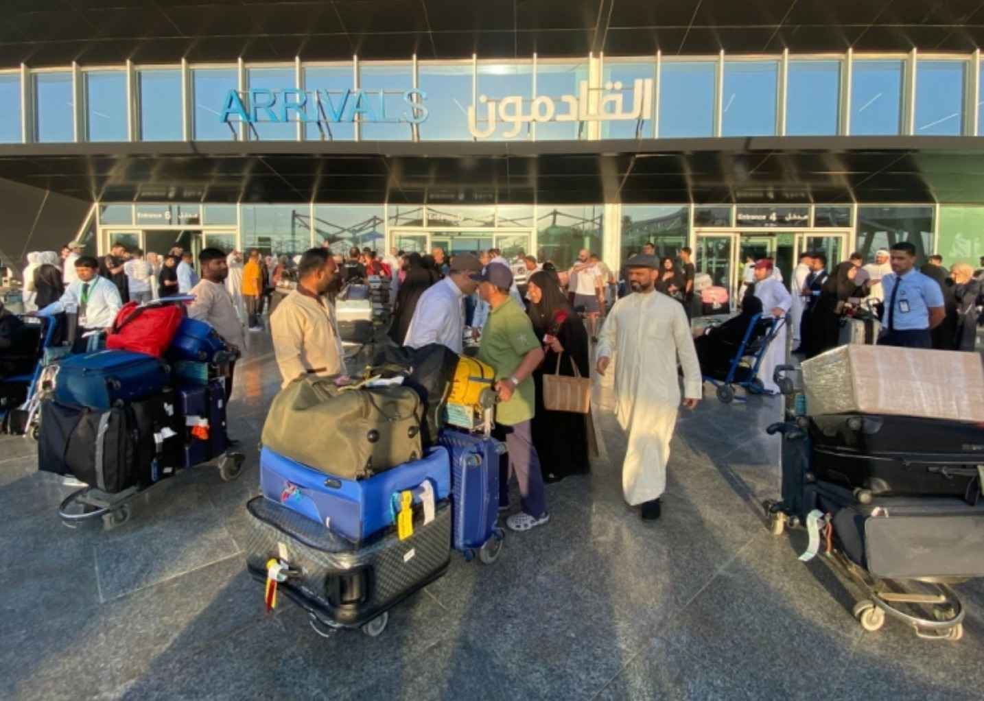 ഇറാനിൽ കുടുങ്ങിയ കുവൈത്ത് പൗരന്മാർ തിരിച്ചെത്തി; കൂടുതൽ ഒഴിപ്പിക്കൽ നടപടികൾക്ക് ഒരുക്കം