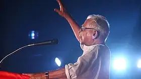വിപ്ലവസൂര്യന് വിട നല്‍കാന്‍ കേരളം; ഒരുനോക്ക് കാണാനായി ആയിരങ്ങള്‍, ഉച്ചയോടെ വിലാപയാത്രയായി ആലപ്പുഴയിലെ വീട്ടിലെത്തിക്കും