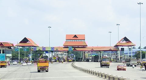 പാലിയേക്കരയിൽ ടോൾ വിലക്ക് തുടരും