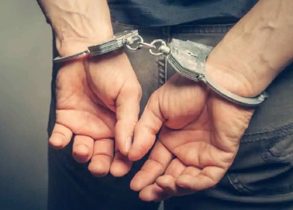 ലഹരിമരുന്ന് കേസ്: രണ്ട് നീതിന്യായ വകുപ്പ് ജീവനക്കാരെ വിട്ടയച്ചു; ഒരാൾ കസ്റ്റഡിയിൽ തുടരും
