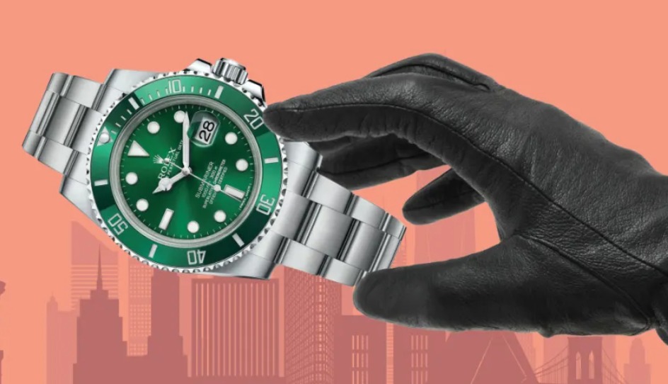 4,800 ദിനാർ വിലയുള്ള വാച്ച് മോഷ്ടിച്ചു, വിൽക്കാൻ കഴിയാതെവന്നപ്പോൾ ഉടമസ്ഥന് തിരിച്ച് നൽകി മാതൃകയായി 