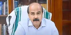 രജിസ്ട്രാറുടെ ശമ്ബളം തടയാൻ വിസിയുടെ നിര്‍ദേശം; കേരള സര്‍വകലാശാലയില്‍ പോര് തുടരുന്നു