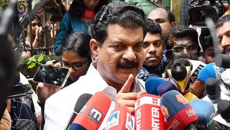 നിലമ്ബൂരില്‍ പിണറായിസത്തിന്റെ അവസാനത്തെ ആണി അടിക്കും; യുഡിഎഫ് ആരെ നിര്‍ത്തിയാലും പിന്തുണയ്ക്കും: പി വി അന്‍വര്‍