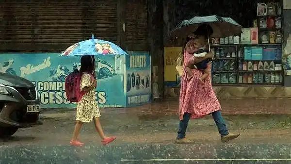റെഡ് അലര്‍ട്ട്: അഞ്ച് ജില്ലകളിലെ വിദ്യാഭ്യാസ സ്ഥാപനങ്ങള്‍ക്ക് നാളെ അവധി