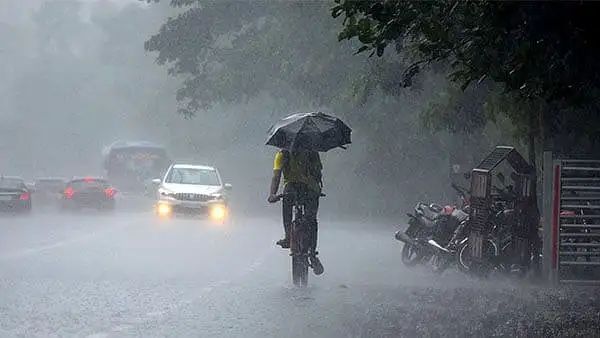 സംസ്ഥാനത്ത് മഴ അതിതീവ്രമാകും; മൂന്ന് ജില്ലകളില്‍ റെഡ് അലര്‍ട്ട്; എട്ടുനദികളില്‍ പ്രളയസാധ്യത മുന്നറിയിപ്പ്