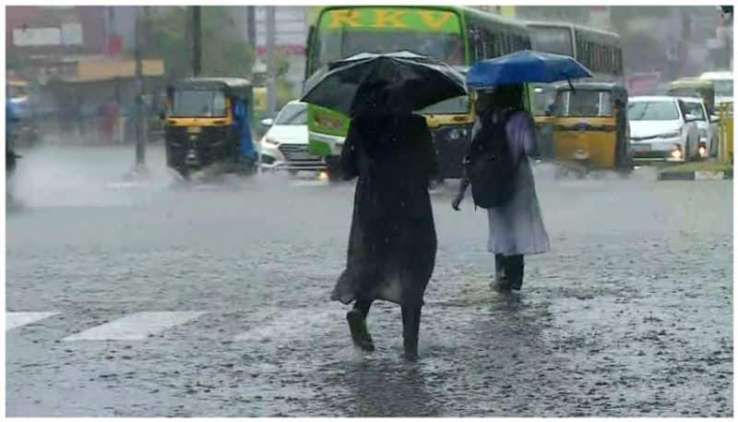 തീവ്രമഴ; രാത്രി കാലങ്ങളിലും പുലര്‍‍ച്ചെയും പുറത്തിറങ്ങുമ്ബോള്‍ തികഞ്ഞ ജാഗ്രത വേണം; മുന്നറിയിപ്പുമായി കെഎസ്‌ഇബി