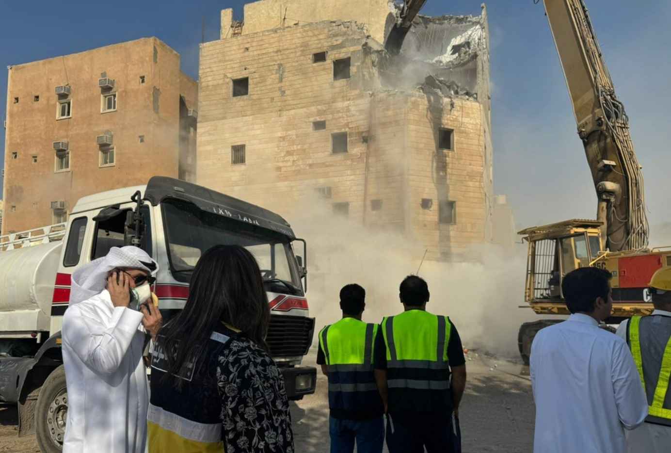 സുരക്ഷാ ഭീഷണി: ജലീബ് അൽ ഷുവൈക്കിലെ 67 കെട്ടിടങ്ങൾ പൊളിച്ചു നീക്കി