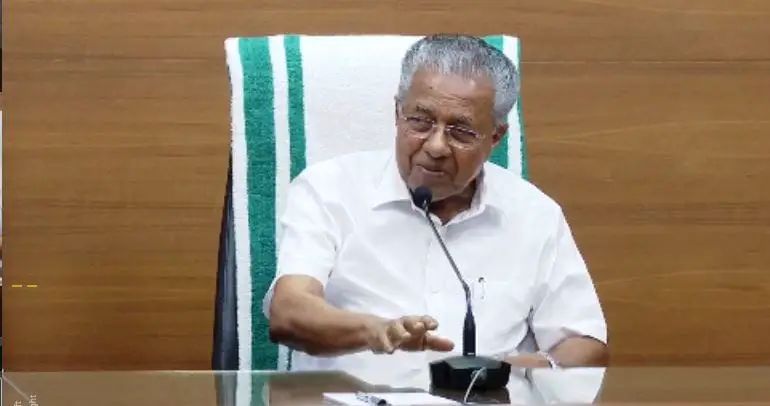 മുഖ്യമന്ത്രിയുടെ വാഹന വ്യൂഹത്തിന് ഇടയില്‍ കയറി: വാഹനവും 5 പേരേയും പൊലീസ് കസ്റ്റഡിയില്‍ എടുത്തു
