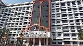 തെരുവുനായകളുടെ ദയാവധം; സര്‍ക്കാര്‍ തീരുമാനം മരവിപ്പിച്ച്‌ ഹൈക്കോടതി