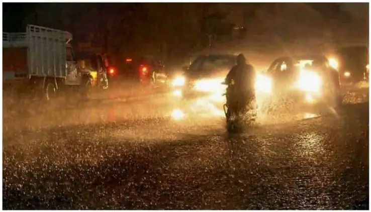 കാലാവസ്ഥ പ്രവചനം പോലെ തലസ്ഥാനത്ത് മഴ തുടങ്ങി, വരും മണിക്കൂറില്‍ 4 ജില്ലകളില്‍ ഇടിമിന്നല്‍ മഴ സാധ്യത