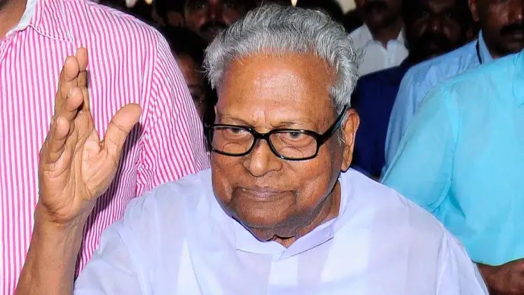 മരുന്നുകളോട് പ്രതികരിക്കുന്നു; വിഎസിന്റെ നില മാറ്റമില്ലാതെ തുടരുന്നുവെന്ന് മെഡിക്കല്‍ ബുള്ളറ്റിന്‍