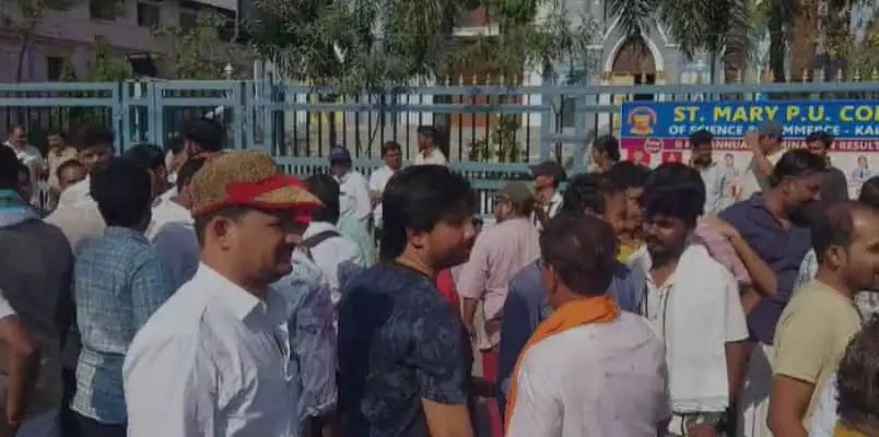 നീറ്റ് പരീക്ഷയ്ക്ക് വിദ്യാര്‍ത്ഥിയുടെ പൂണൂല്‍ അഴിപ്പിച്ചു; പ്രതിഷേധം, 2 ഉദ്യോഗസ്ഥര്‍ക്കെതിരെ കേസെടുത്ത് പൊലീസ്