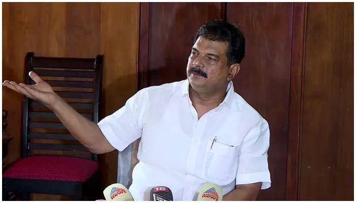 പി വി അന്‍വറിന് വീണ്ടും ഹൈക്കോടതിയുടെ നോട്ടീസ്; നടപടി ഉന്നത പൊലീസ് ഉദ്യോഗസ്ഥരുടെ ഫോണ്‍ ചോര്‍ത്തിയെന്ന കേസില്‍