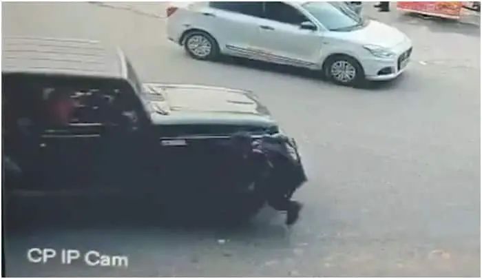 തുടര്‍ച്ചയായി ഹോണ്‍ മുഴക്കി, നിര്‍ത്താൻ ആവശ്യപ്പെട്ടത് ഇഷ്ടമായില്ല, പ്രതികരിച്ചതോടെ ഥാര്‍ കയറ്റിയിറക്കി, അറസ്റ്റ്