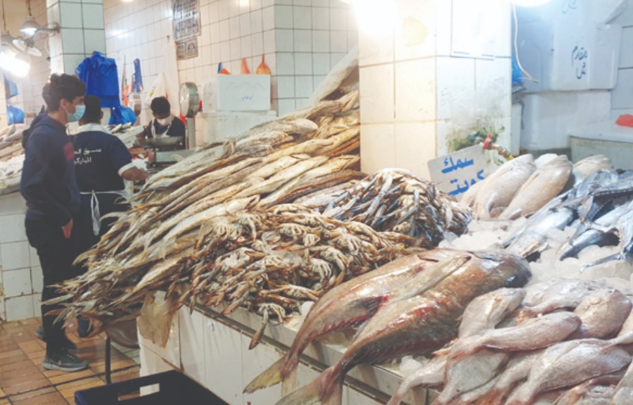 മുബാറക്കിയ മത്സ്യമാർക്കറ്റ് ഷർഖിലേക്ക് മാറ്റുന്നു; ദുർഗന്ധം കാരണം ചരിത്രപരമായ വ്യാപാര കേന്ദ്രത്തിന് നാണക്കേട്