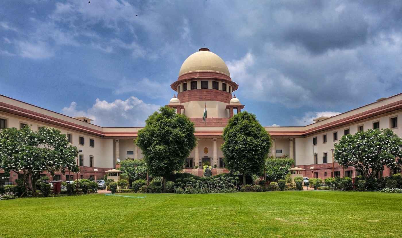 സുപ്രീം കോടതിയില്‍ ചീഫ് ജസ്റ്റിസിന് നേരെ ഷൂ എറിയാന്‍ ശ്രമം; മുദ്രാവാക്യവും വിളിച്ചെന്ന് സാക്ഷികള്‍