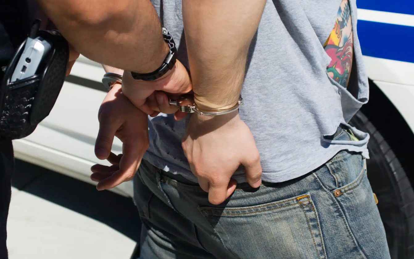 ഹവല്ലിയിൽ യാത്രാ ഏജൻസിയിലെ സാമ്പത്തിക തട്ടിപ്പ്: 35,000 ദിനാർ തട്ടിയ പ്രവാസി ജീവനക്കാരൻ പിടിയിൽ.