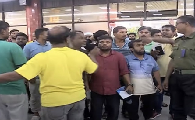 ശമ്പളം നൽകാത്തതിൽ പ്രതിഷേധിച്ച പ്രവാസികളെ നാടുകടത്തി 