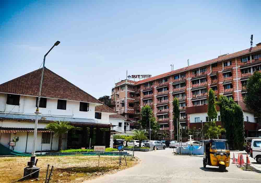 തിരുവനന്തപുരം എസ്‌.യു.ടി. ആശുപത്രിയിൽ ഭാര്യയെ ഭർത്താവ് കഴുത്ത് ഞെരിച്ച് കൊന്നു