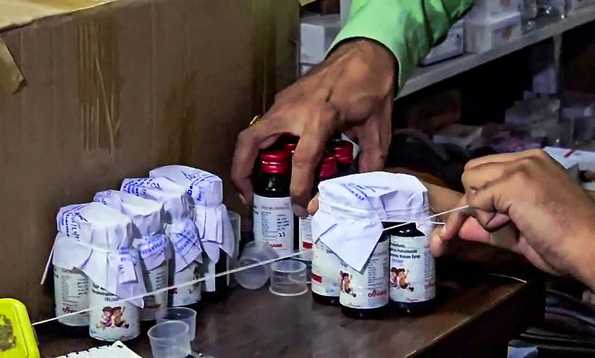 ചുമ മരുന്ന് മരണം; റീലൈഫ്, റെസ്പിഫ്രഷ് കഫ് സിറപ്പുകൾ നിരോധിച്ച് തെലുങ്കാന