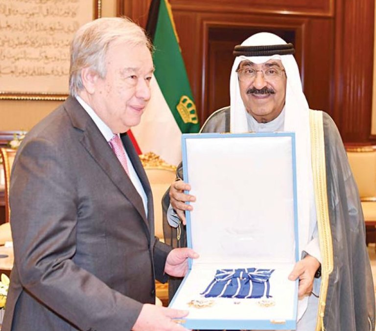 Kuwait Amir welcomes UN Secretary-General to Bayan Palace