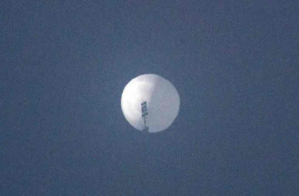 Mysterious High-Altitude Balloons Over US Spark Public Concern and Official Explanations