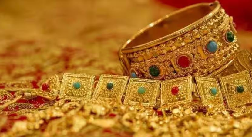 Gold Prices Drop Again: Buyers Get Relief as Rates Fall Below ₹70,000