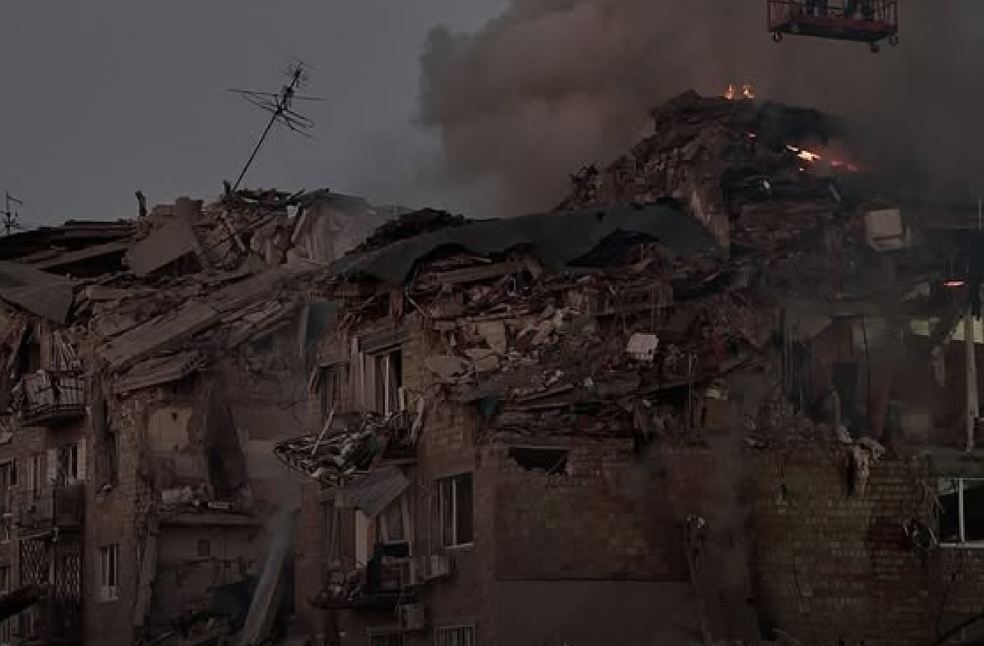 Russian Missile Strikes in Ukraine Damage EU and British Offices, Kill 23 in Kyiv