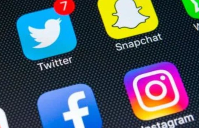 Australia passes world-first law banning under-16s from social media despite safety concerns